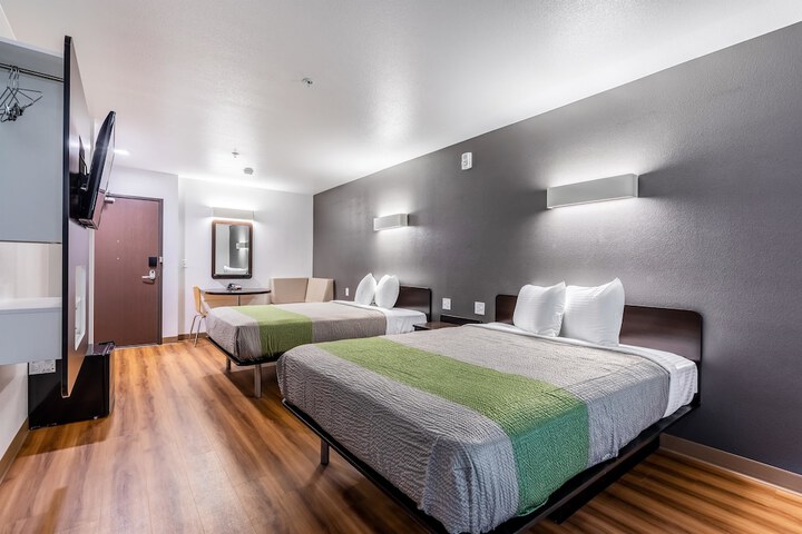 Room 18 of 33