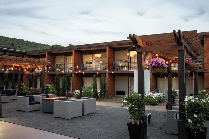 Hotel Exterior 45 of 56