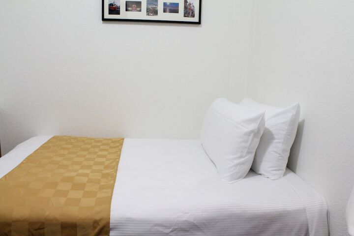 Room 8 of 34