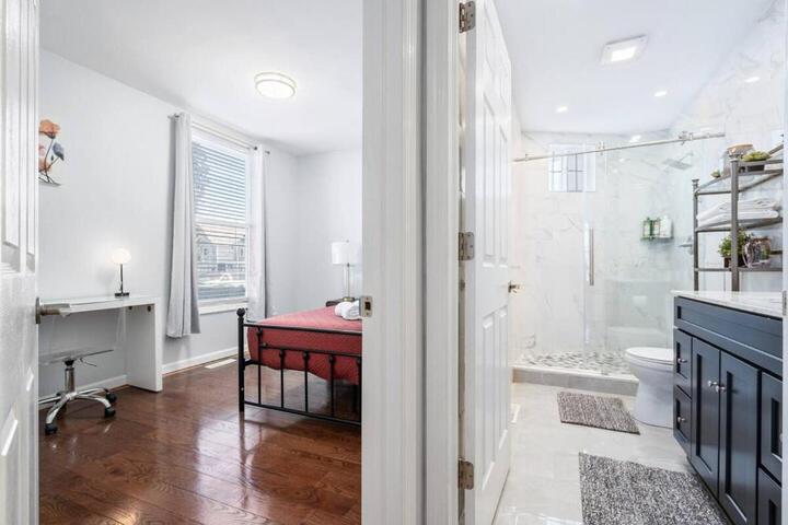 Modern 3 Bed Apt Parking W D