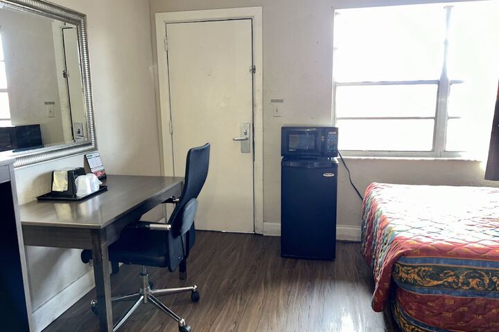 Room 7 of 13