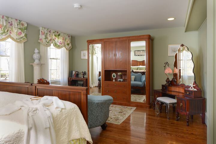 Room 12 of 77