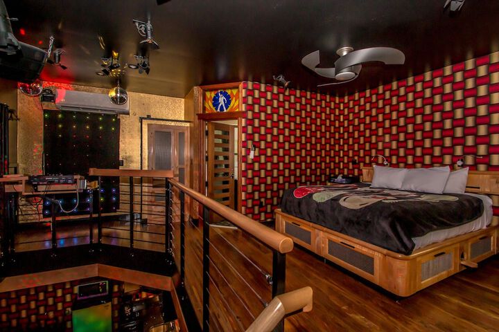 Room 50 of 153