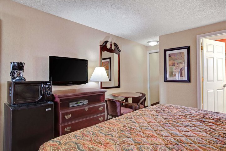 Room 6 of 14