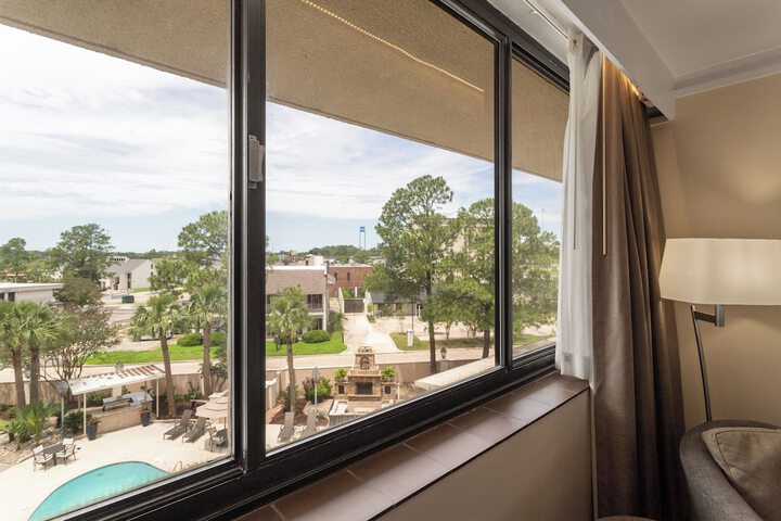 Crowne Plaza Executive Center Baton Rouge by IHG