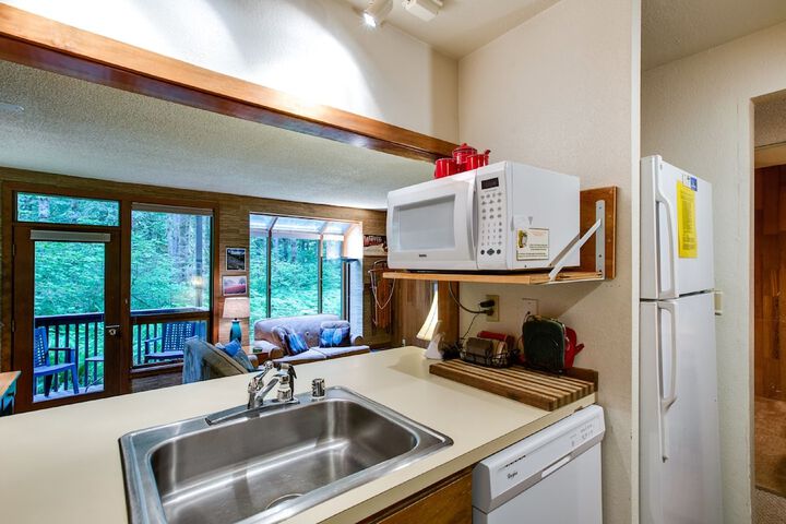 84SW - Sauna - Soaker Tub - Fireplace - Sleeps 6
