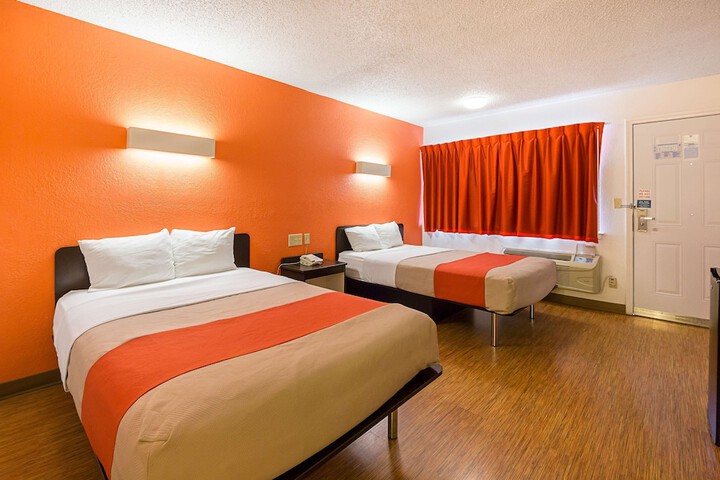 Room 27 of 46