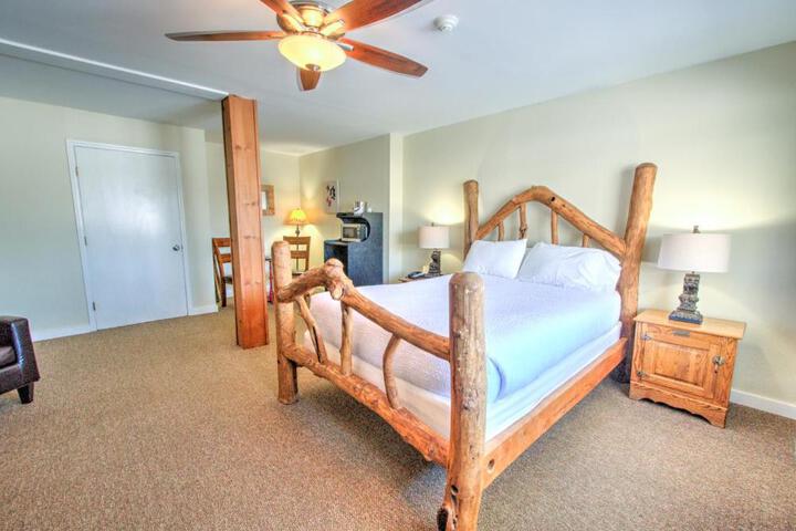 East Shore Lodging