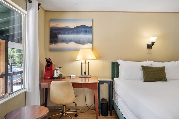 CedarWood Inn