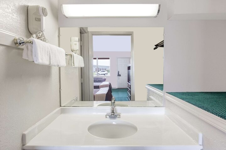 Room 8 of 16