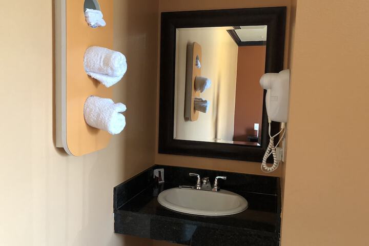 Room 10 of 19