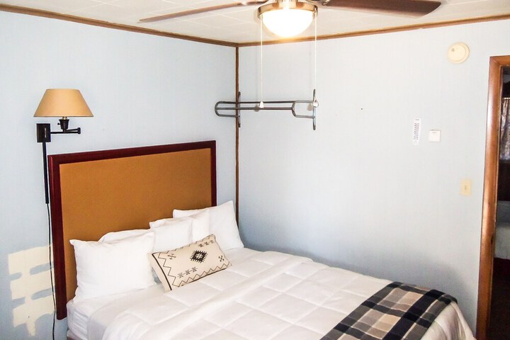 Room 28 of 83