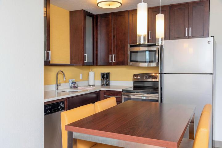 Residence Inn Akron South / Green