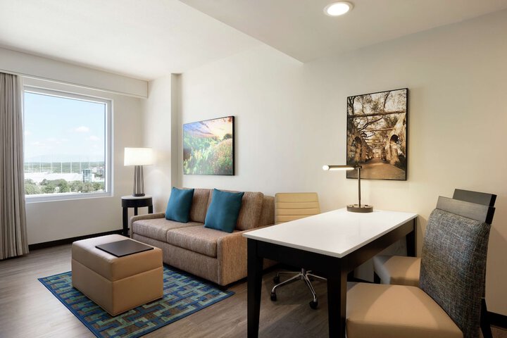 Room 10 of 43