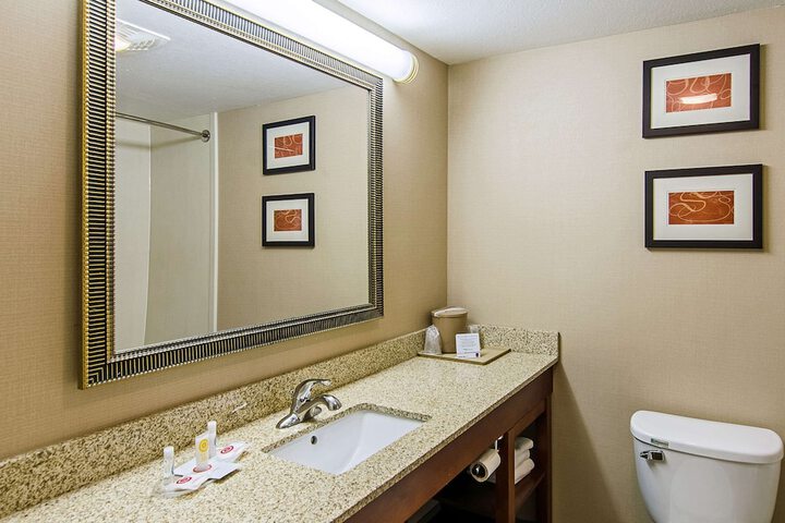 Room 16 of 28