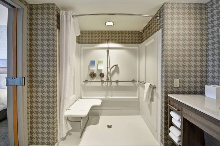 Home2 Suites by Hilton Portland Airport