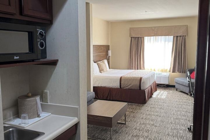 Evergreen Inn and Suites