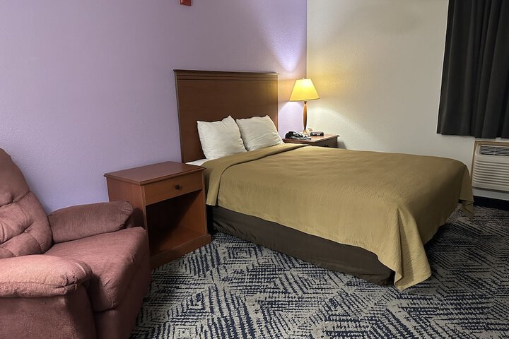 Room 25 of 40