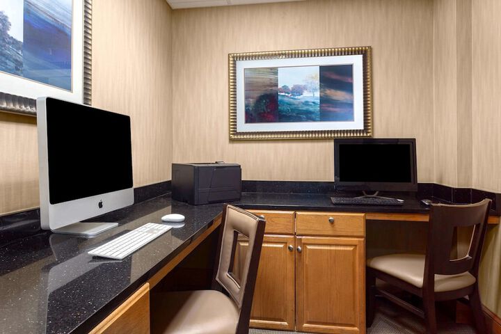 Business Center 31 of 31