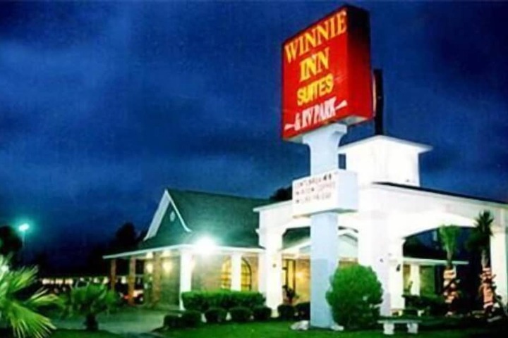 Winnie Inn Suites & RV Park