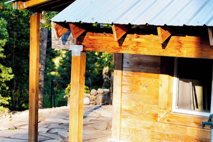 Cozy Cabin Retreat in Midway