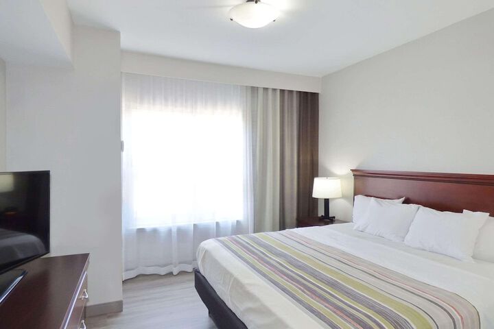 Room 6 of 16