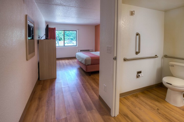 Room 33 of 39