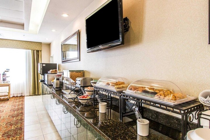 Breakfast/Coffee Service 62 of 68