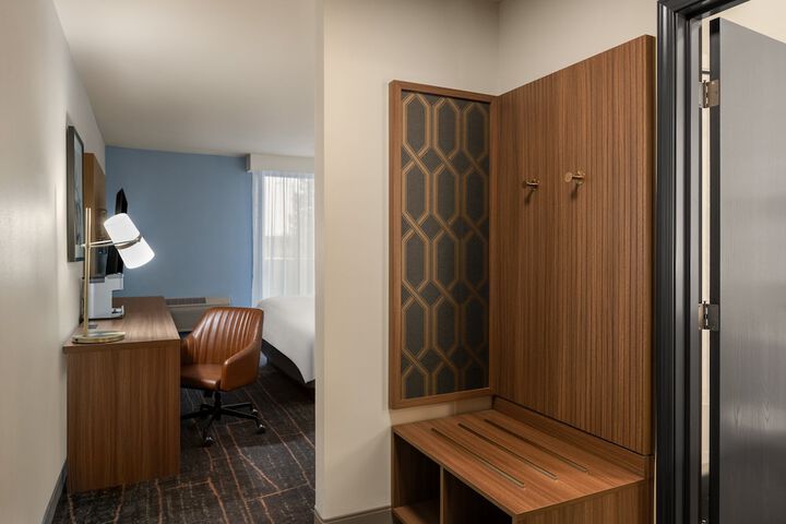 Room 33 of 51
