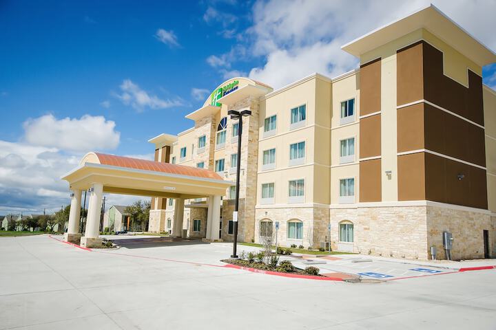 Hotel 2 of 39