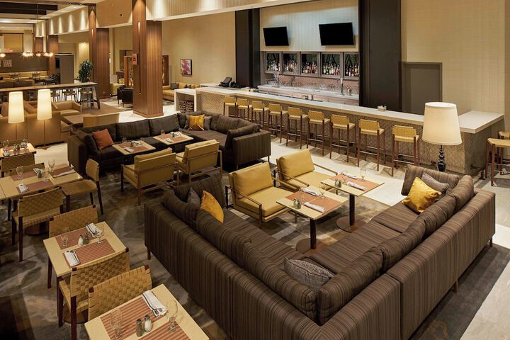 Lounge 29 of 37