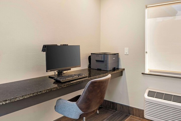 Business Center 41 of 41