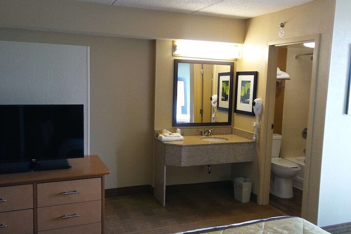 Room 17 of 41