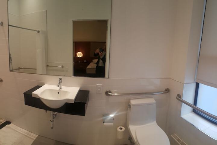 Room 32 of 40