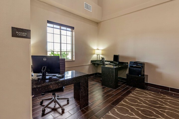 Business Center 36 of 36
