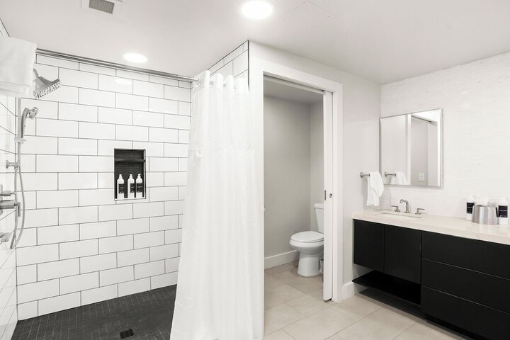 Room 143 of 261