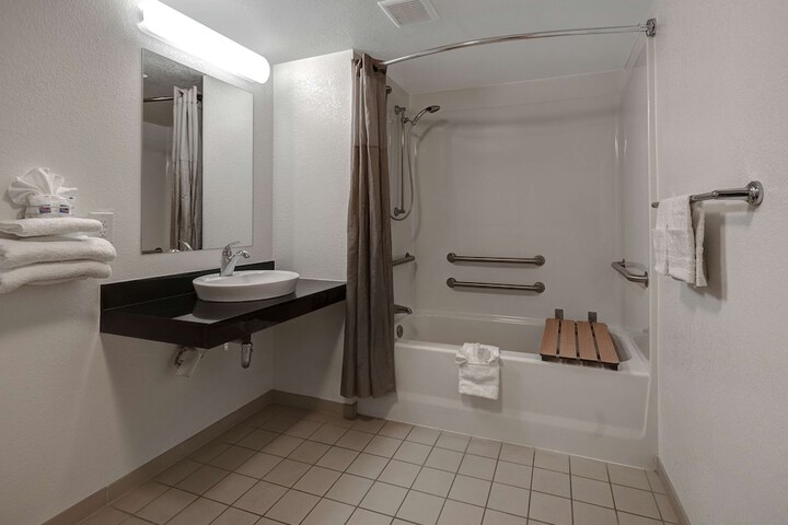 Room 10 of 25