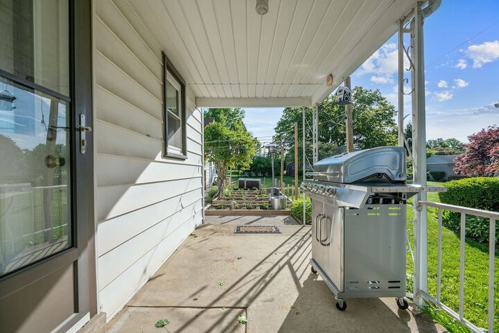 sweet Serenity" Stay 10 Minutes From Hershey 3 Bedroom Home by RedAwning