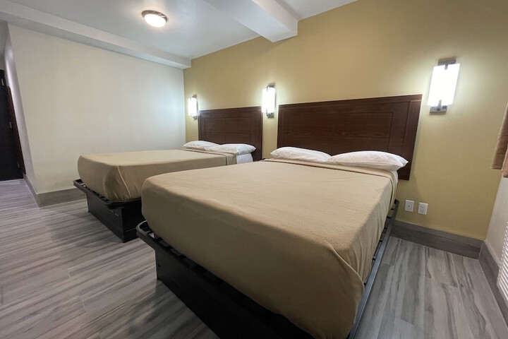 Room 7 of 16
