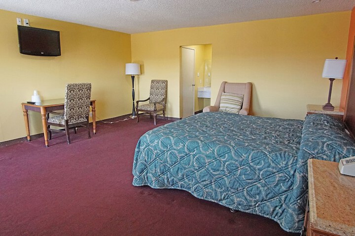 Room 25 of 47