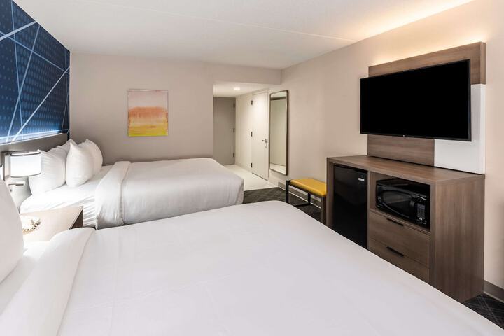 Room 25 of 48