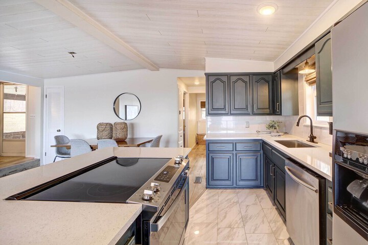 Lake Hudson Home w / Patio in Locust Grove