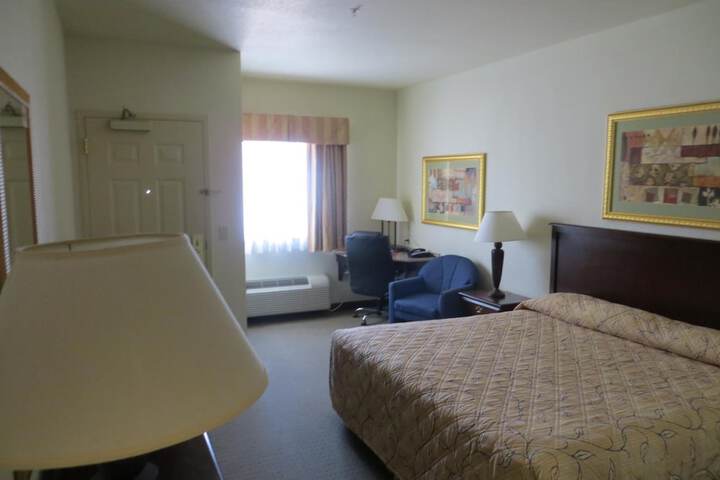 HomeTown Hotel Bryant