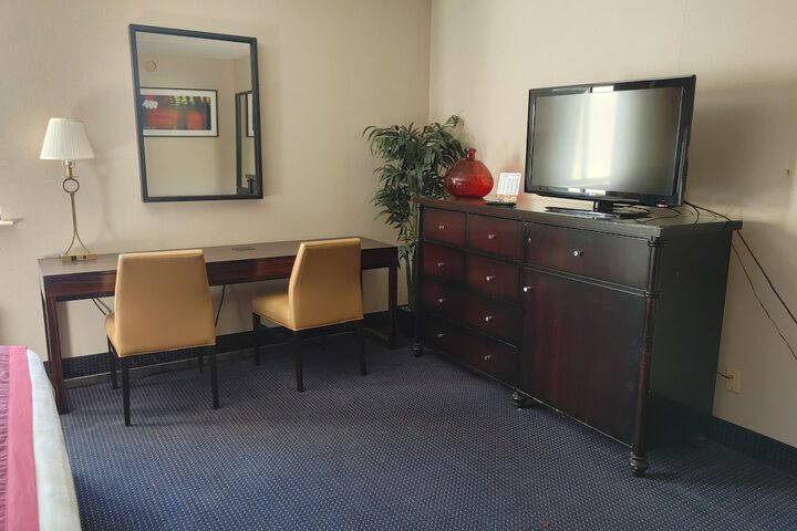 Room 11 of 28