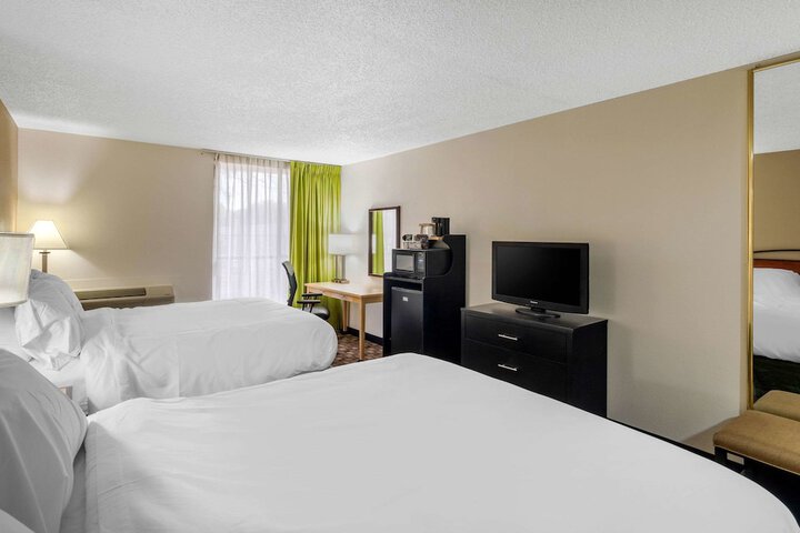 Room 10 of 27