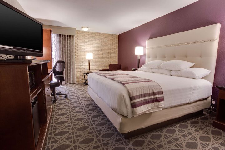 Room 28 of 63