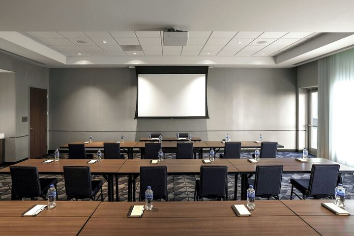 Courtyard by Marriott Indianapolis Fishers
