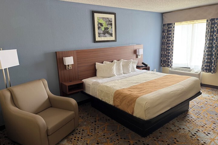 Holiday Lodge Hotel & Conference Center