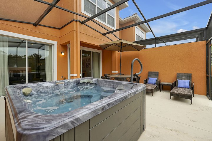 Regal Oaks Resort Vacation Townhomes by IDILIQ