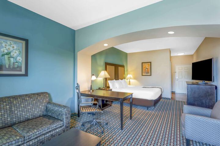 La Quinta Inn & Suites by Wyndham Ely